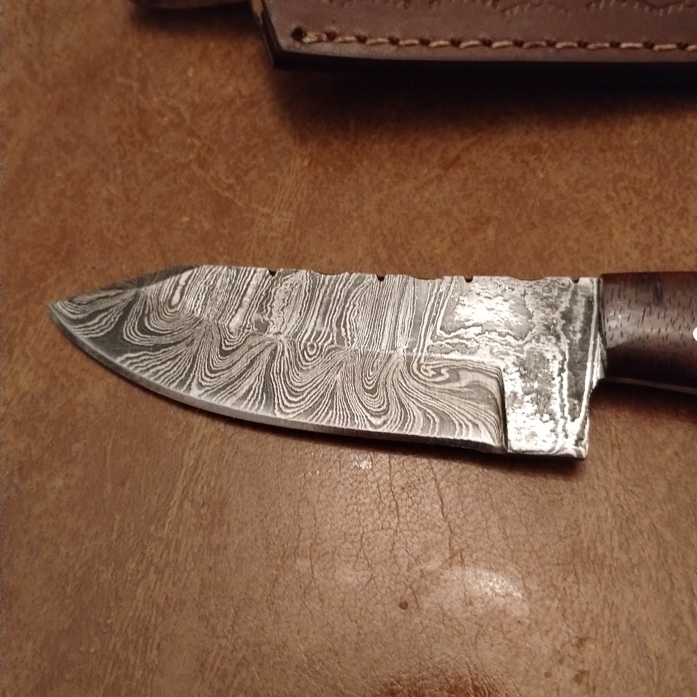 New Damascus steel blade men's hunting knife with sheath white and brown - Picture 3 of 9